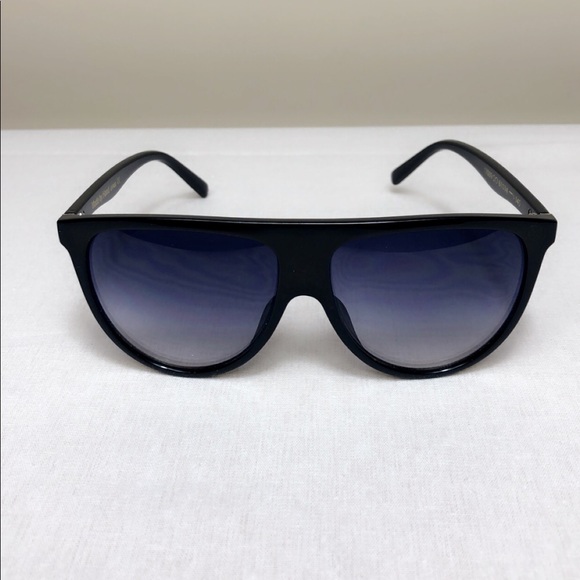 NEW* DESIGNER LIKE. Oversized black sunglasses. - Picture 3 of 4